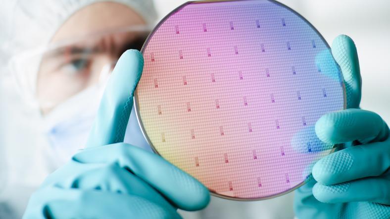 三巨头决战EUV光刻胶